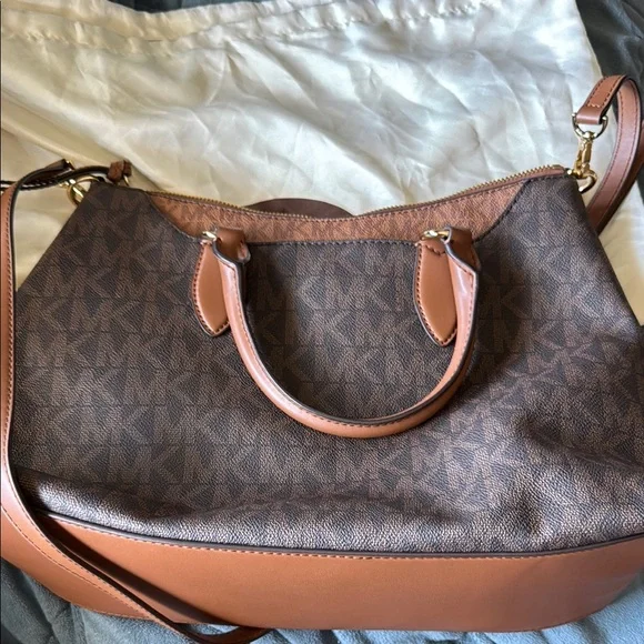 Michael Kors Signature Brown Shoulder Bag - Picture 2 of 3